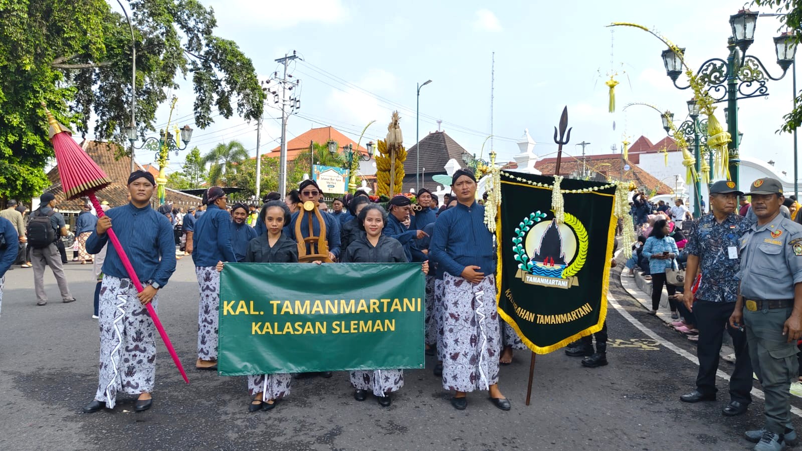 Kirab Pamong dan Unsur LKK se-DIY di Titik Nol KM